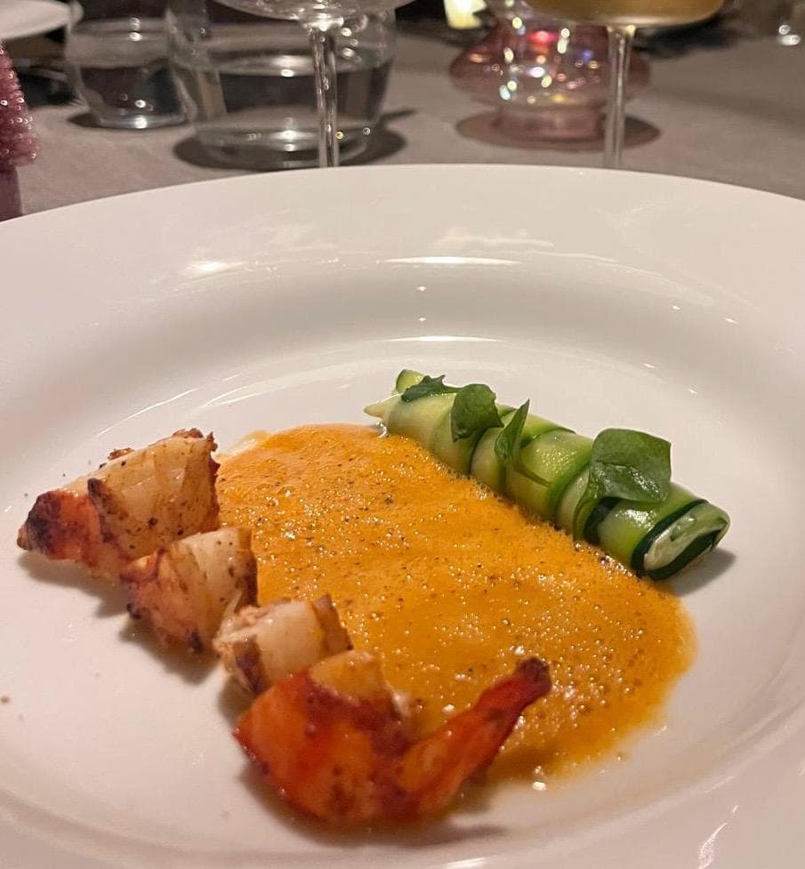 Tijgergarnaal met Bisquesaus en Courgetterol met Ricottavulling